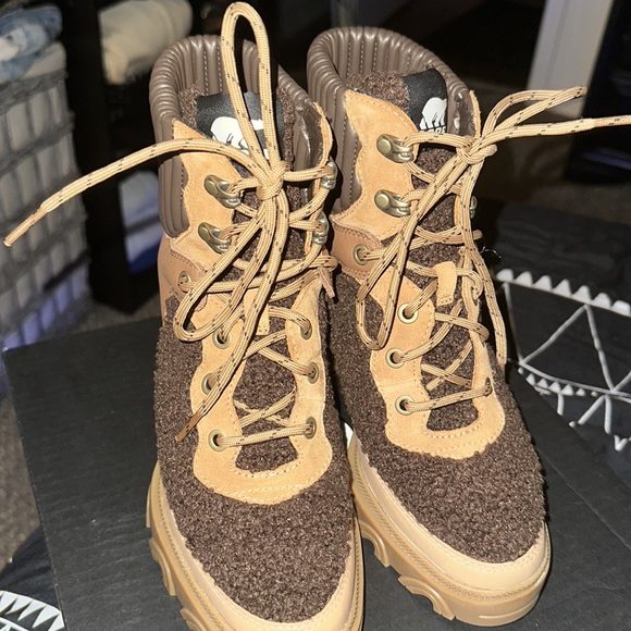 Only worn one time for this past thanksgiving - Picture 8 of 8